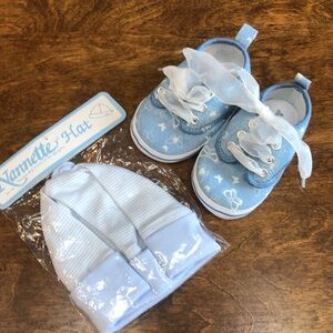 Infants, so adorable, shoes and hat‎